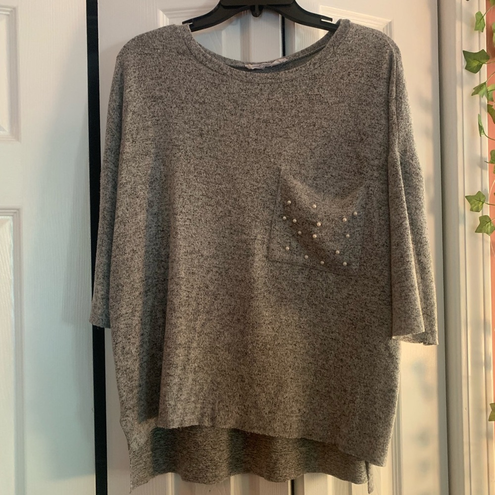 Comfy blouse with pearls